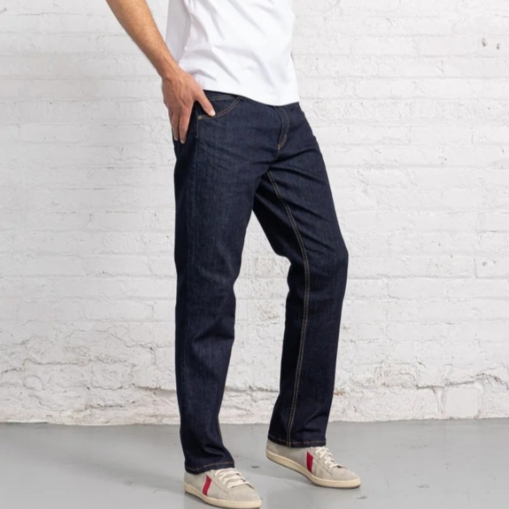 Deerborn Classic Indigo Blue Straight-Leg Jeans. Relaxed Fit. Dark Wash. 38X30.